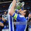 Ce3db7 frank lampard of chelsea celebrates kissing the trophy after their picture id144814267