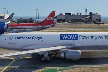 B02972 md 11f wow powering world trade livery