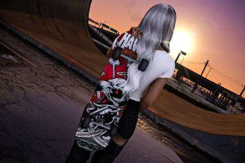 777b0d mrwitt@high contrast skater pose f