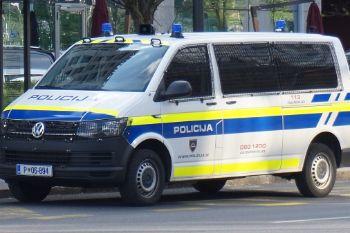 9190ea 1200px policija   vw transporter