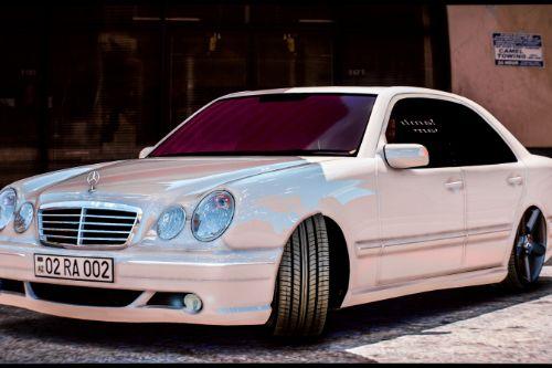 Mercedes-Benz E Class W210