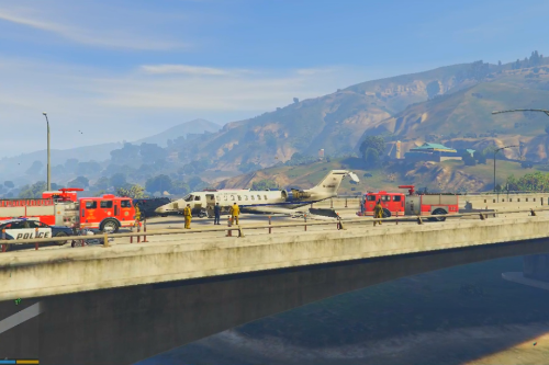 Plane crash landed on bridge (near fort zancudo) [Menyoo]
