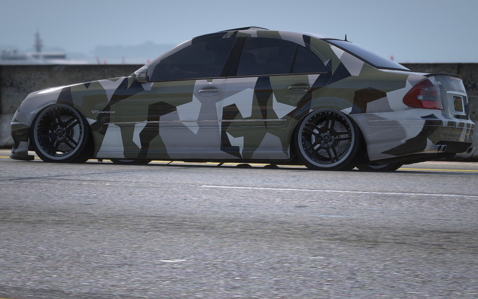 https://img.gta5-mods.com/q95/images/mercedes-benz-e55-amg-add-on-replace-tuning-realistic-sound-handling/7b49f7-20221220200533_1.jpg